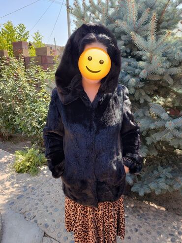 детские шапки с помпонами из натурального меха: Продаётся шикарная норкавая шуба, качество отличное, рукава