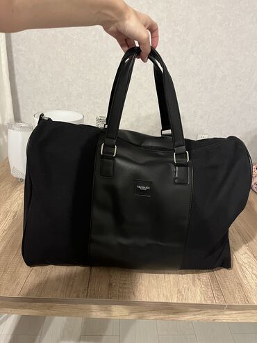 Çantalar: Сумка дорожная Trussardi. Оригинал. Новая. Размер 52см*46см lalafo.az -da Çantalar: Сумка дорожная Trussardi. Оригинал. Новая. Размер 52см*46см