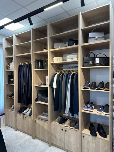 Шкафы: Срочно продается вся мебель для торговли одеждой, почти новая. Мебель — 14