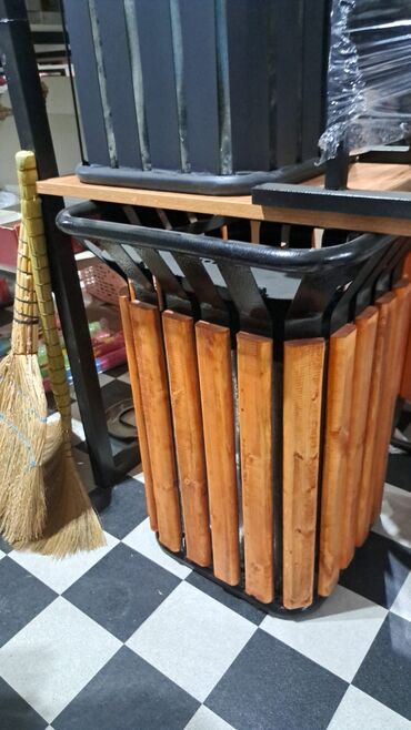 Baklar və çənlər: Məhsul: Daxili/çöl istifadə üçün metal zibil qutuları - Model — 15