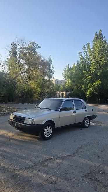 Digər avtomobillər: Model: Sedan, 4 qapı Rəng: Açıq gümüşü (iki tonlu panellərlə) — 3