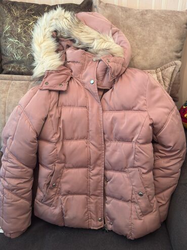 женские куртки с капюшоном: Bershka, S (EU 36)