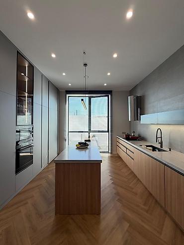 Продажа коттеджей и домов: Продаётся новый 6-комнатный дом в районе Байтик Площадь: 300 м² — 16