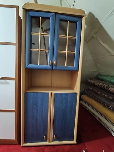 iskaf: Mavi-bənövşəyi və ağac rəngli vitrinli şkaf - Material: Laminat/LDSP — 1
