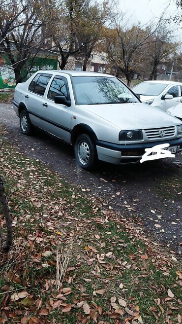 Volkswagen: Volkswagen Vento: 1993 г., 1.8 л, Механика, Газ, Седан