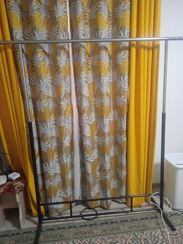 вешалка для белья на балкон: Продаю вешалку для одежд,чистая сталь !цена 2500с