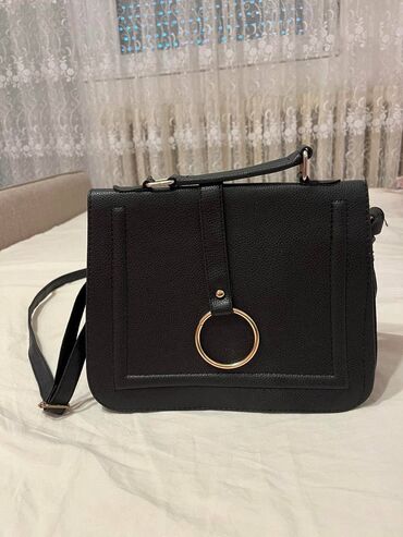 iz amerike kvalitetna manja torba tamnozeleni: Crna torba, ukupno sa postarinom 500 dinara. Dosta dobro ocuvana, vidi