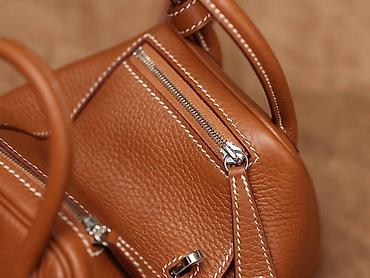 Torbe: Kožna torba u boji konjaka – kompaktan model sa ručkama - Materijal — 3