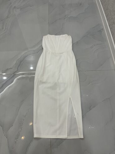 Ziyafət donları: Ağ üst hissəsi strapres korse kimidir dizdən razrezi var altında