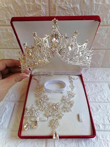 Setovi nakita: Chanel, Set: Kruna, Minđuše, Narukvica, Materijal: Cirkon, Biser — 14