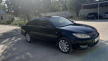два авто: Toyota Camry: 2004 г., 2.4 л, Автомат, Газ, Седан — 2