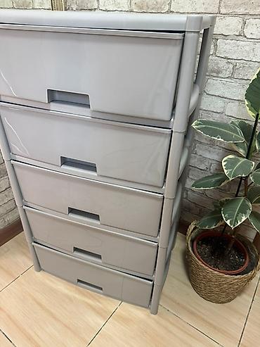 Комоды для одежды: Пластиковый комод с пятью выдвижными ящиками белого цвета и салатовым — 5