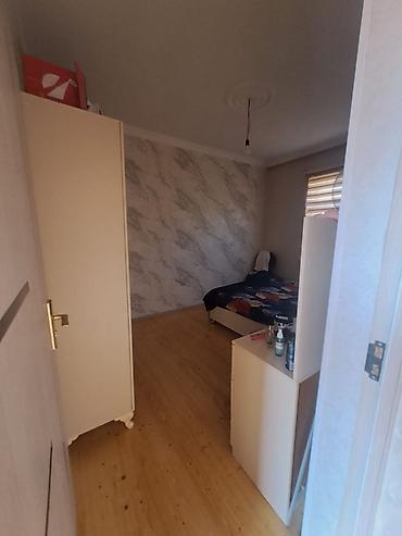 2 otaqli evler satilir: 1 mərtəbəli həyət evi Plan: - 2 otaq: qonaq otağı və yataq otağı - — 3