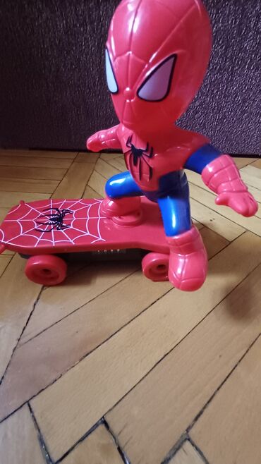 Игрушки: Продаётся детская игрушка человек-паук катающий скейт музыкальный на at lalafo.kg — 3 Игрушки: Продаётся детская игрушка человек-паук катающий скейт музыкальный на — 3