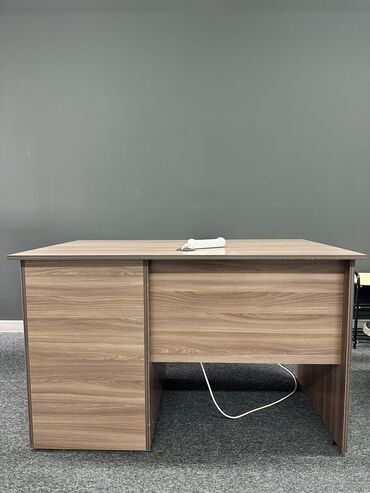 офисный шкафчик: Комплект офисной мебели, Шкаф, Стол, Б/у