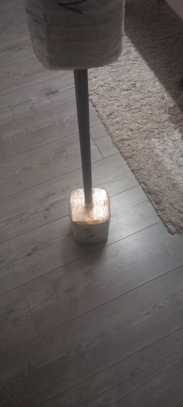 Tegovi za vežbanje: Tegovi od 1, 5kg 2 kom. 3kg 2kom i 1 od 5.4kg i 1 od 16 kg pravljen od — 10
