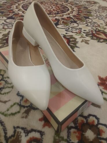 женская обувь 37: Туфли 37, цвет - Белый