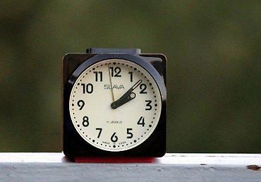 Satovi za kuću: Modern Mechanical Alarm Clock Slava 11 Jewels Russian USSR. Ruski — 2