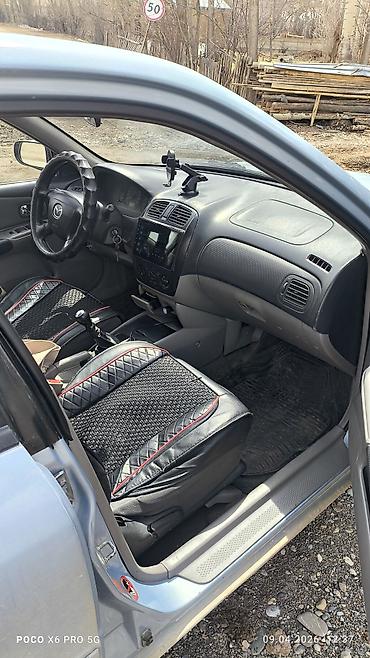 Унаа: Mazda 323: 2002 г., 1.6 л, Кол менен иштөөчү, Бензин, Универсал — 7