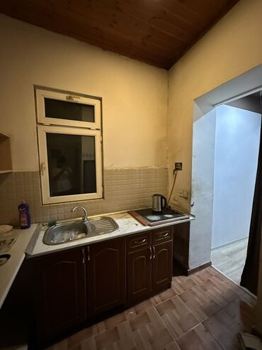 Ofislər: Kirayəlik məkan – açıq planlı iş sahəsi - Geniş, açıq planlı zal - — 10