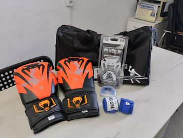 наколенники спортивные: Боксерские перчатки Venum 14oz Боксерские перчатки: 1500с (новый)