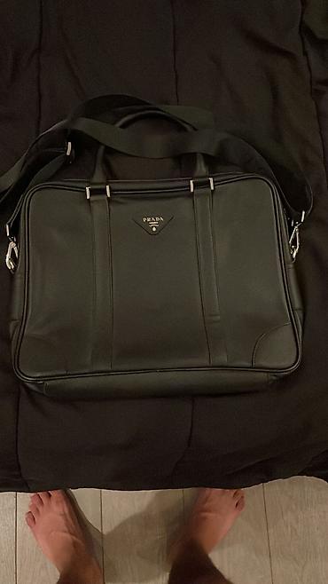 asus canta: Prada kişi çantası – klassik qara rəngdə, portfel/mesaj tipli model — 1