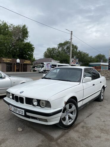 BMW: Продается BMW 5 серии в кузове E34. Автомобиль белого цвета, 2обем