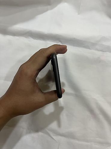 треснул экран: IPhone 11, Б/у, 128 ГБ, Черный, Чехол, 70 % — 3