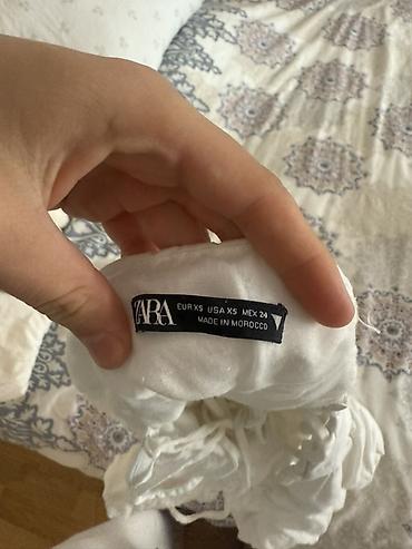 mac rumenila: Belo mini haljina sa puf rukavima i vezivanjem na leđima - Boja — 6