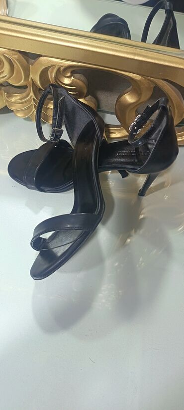 Tuflilər: Eyaqabi her biri 5azn fm. Zara firmasindi erazi bine savxoz — 11