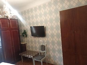 Mənzillər: Kirayə verilir: 1 otaqlı, məişət avadanlıqları və mebellə təmin — 3
