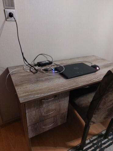 Ofis masaları: Yeni, Dördbucaq masa