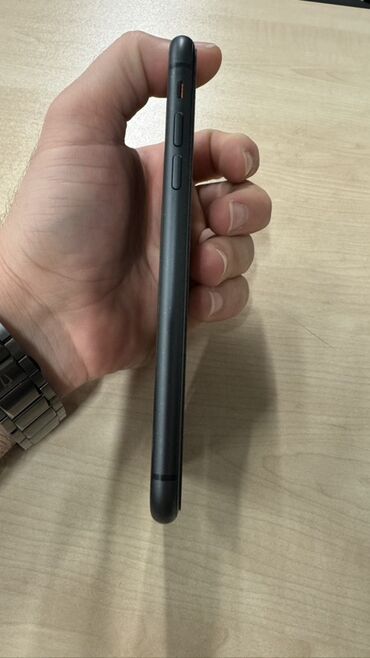 Apple iPhone: IPhone 11, Qara, Face ID — 5