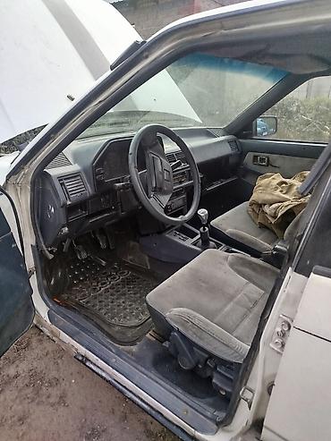 мазда 620: Mazda 626: 1987 г., 2 л, Механика, Бензин, Хэтчбэк — 5
