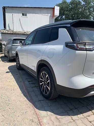 Другие автомобили: Электромобиль в синем цвете, модель 2024 года, обладает современным — 3