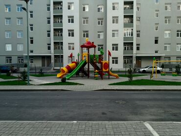suraxanıda kiraye ev: Salam. Öz evimdir, vasitəçi deyiləm. Ailəli olması mütləqdir. Binada