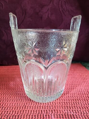 Kompleti posuđa: Kibla nova za led presovano cesko staklo. 70,80te. Visina sa na lalafo.rs — 2 Kompleti posuđa: Kibla nova za led presovano cesko staklo. 70,80te. Visina sa — 2