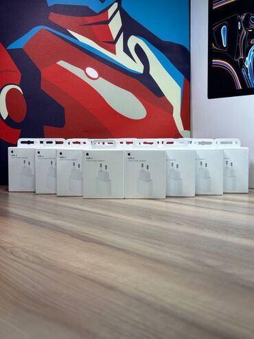 Наушники: В наличии оригинальные адаптеры и кабели Apple Power Adapter 20W |