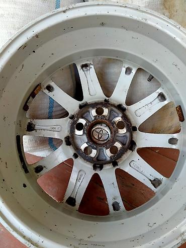 коробка 1 8: Литые Диски R 16 Toyota, Комплект, отверстий - 5, Б/у — 3