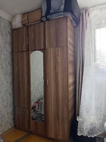 антресоль: Ağac teksturasında çoxbölməli paltar şkafı - Material: laminat/LDSP — 1