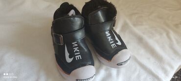 Dəstlər: Krossovka, Uniseks, 28, Nike