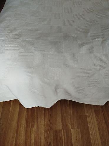 dam örtü: Ağ rəngli örtük – zolaqlı/hamar toxumaların növbələndiyi dama naxışlı — 2