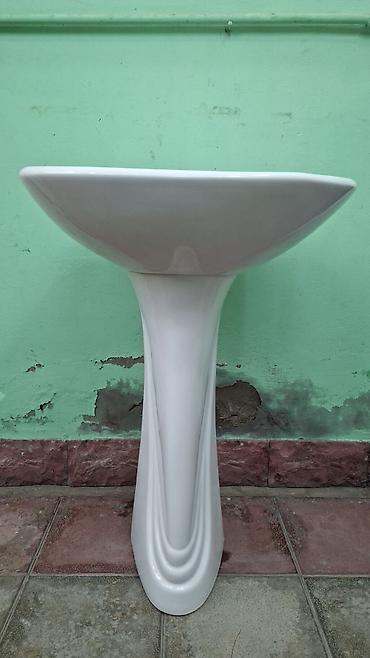 hamam kalonka: Piyedestal lavabosu – ağ keramika - Material: parlaq şirəli keramika — 2