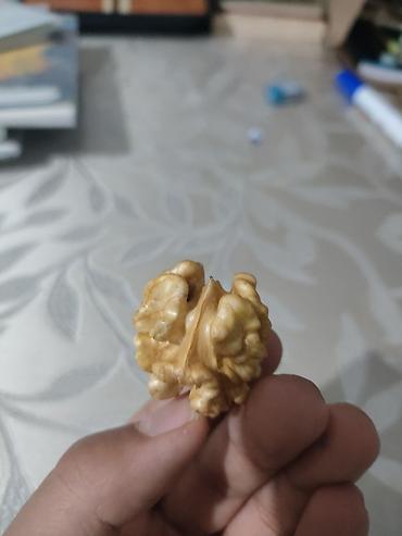 qoz bisiren: Qızıllı Qoz - Tam ləpə, əl ilə təmizlənmiş - Açıq rəng, xoş ətri və — 1