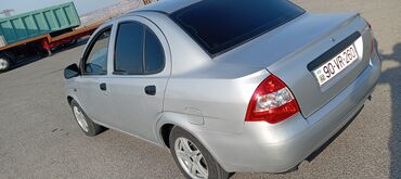 Digər avtomobillər: Avtomobil: sedan kuzovlu, gümüşü rəng. Xarici xüsusiyyətlər: - Kompakt — 9