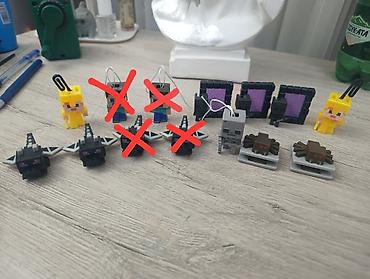 Продаю мини‑фигурки из коллекции Kinder "Minecraft". Имеются: - три
