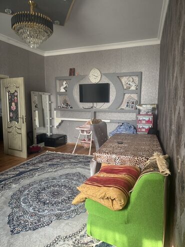 Həyət evləri və villaların satışı: Ev Binəqədi tam mərkəzdə avtobus yolunan 20 metr mesafede — 12