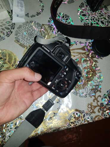 canon eos r: Canon eos 1100d