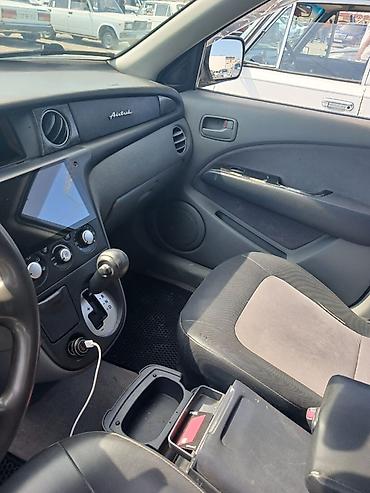 Mitsubishi: Mitsubishi Airtrek, gümüşü rəng, 5 qapılı krossover/gəzinti — 7