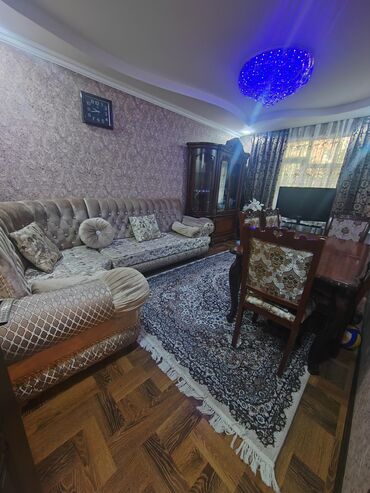 8 mkr: Bakı, 2-ci mikrorayon, 4 otaqlı, Köhnə tikili, m. Memar Əcəmi, 72 kv. m